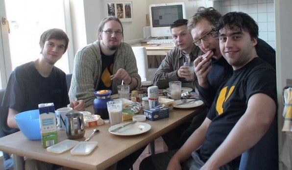 Beim Frühstück vor dem Meeting in Berlin: Sebastian Kurfürst, Karsten Dambekalns, Ronny Unger, Christian Jul Jensen und Robert Lemke (v.l.n.r).