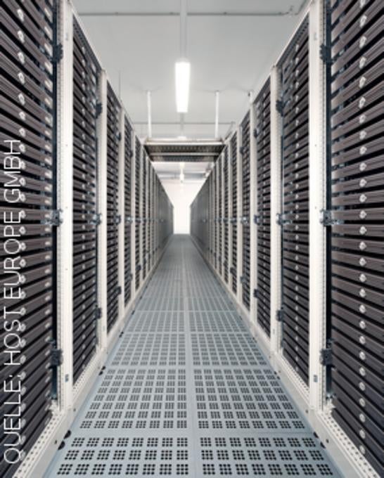 In modernen, mit allen Schikanen ausgestatteten Rechenzentren stapeln sich die Server bis zur Decke. In modernen, mit allen Schikanen ausgestatteten Rechenzentren stapeln sich die Server bis zur Decke.