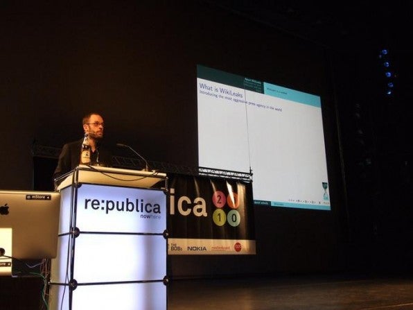 Daniel Schmitt von Wikileaks bekam auf der re:publica Standing Ovations nach seinem Vortrag.