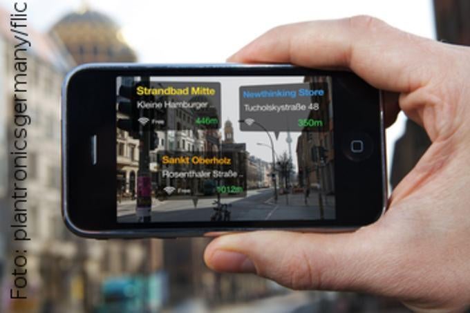Augmented Reality nennt man das Einblenden kontextbezogener Informationen über das Kamerabild.