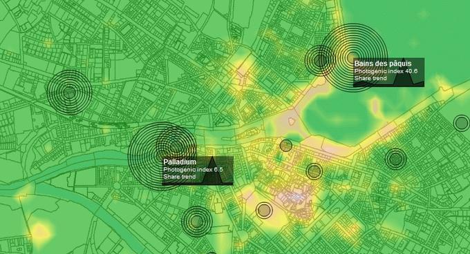 Das schweizer Unternehmen Lift lab visualisiert dynamisch Geo-Daten, die es über Schnittstellen aus Foursquare und Flickr ausliest. Helle Flecken stellen hohe Bilddichten auf Flickr dar, Markierungen zeigen beliebte Punkte in der Stadt.