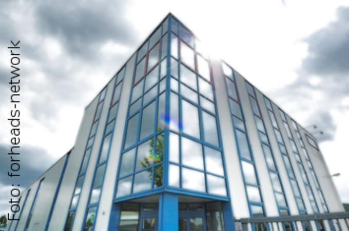 Das in Merseburg ansässige Unternehmen forheads-network betreibt ein Netz von Onlineshops in der Spielwarenbranche. Das in Merseburg ansässige Unternehmen forheads-network betreibt ein Netz von Onlineshops in der Spielwarenbranche.