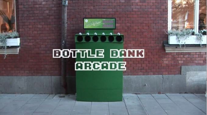 Wegwerfspiel: Bottle Bank Arcade macht das Entsorgen von Altglas zum Spiel.
