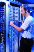 Das neue 1&1-Rechenzentrum bietet Platz für 30000 Server. Die Wartung bei Managed Servern übernehmen Fachleute des Hosters. Das neue 1&1-Rechenzentrum bietet Platz für 30000 Server. Die Wartung bei Managed Servern übernehmen Fachleute des Hosters.