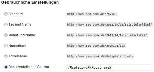 Statt der von WordPress vorgegebenen URL-Schemata, empfiehlt sich eine benutzerdefinierte Struktur, die Kategorie und Titel des Beitrags enthält.