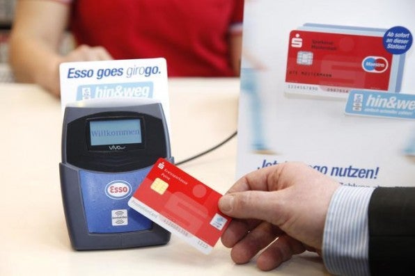 Aus Sicherheitsgründen hat bisher keiner der neuen Akteure für Bezahlsysteme am PoS eine Zulassung für das deutsche girocard-Verfahren erhalten. Aus Sicherheitsgründen hat bisher keiner der neuen Akteure für Bezahlsysteme am PoS eine Zulassung für das deutsche girocard-Verfahren erhalten.