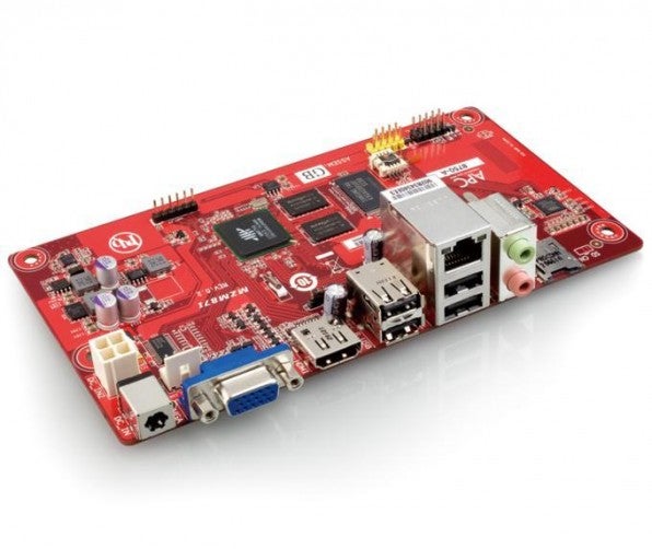 Der VIA APC 8750 ist im Vergleich etwas größer, hat aber immer noch Smartphone-Maße. Der VIA APC 8750 ist im Vergleich etwas größer, hat aber immer noch Smartphone-Maße.