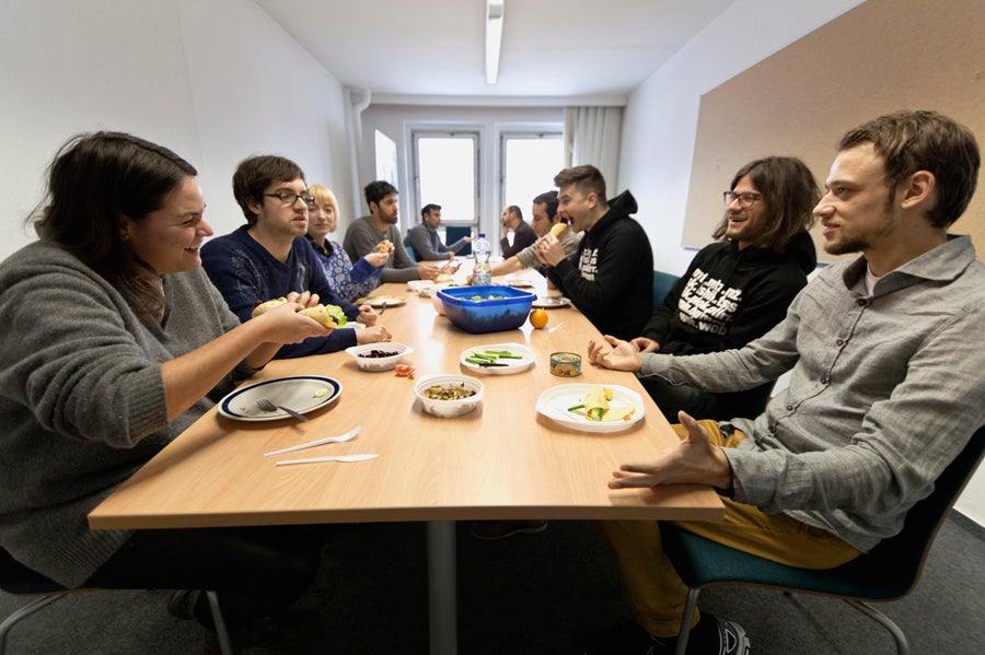 Täglich isst das Upcload-Team gemeinsam zu Mittag. „Gutes Betriebsklima ist uns sehr wichtig“, erklärt Asaf.