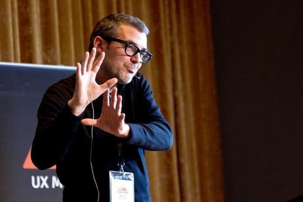 Oliver Reichenstein auf der Bühne bei der UX Munich am 15. März, wo er einen Talk mit dem Titel „The Art of Reduction“ hielt: „Die sichtbare Benutzerschnittstelle ist meistens dann gut, wenn sie nicht zu sehr versucht, sich selbst zu erklären, sondern wenn sie selbstverständlich ist.“ Oliver Reichenstein auf der Bühne bei der UX Munich am 15. März, wo er einen Talk mit dem Titel „The Art of Reduction“ hielt: „Die sichtbare Benutzerschnittstelle ist meistens dann gut, wenn sie nicht zu sehr versucht, sich selbst zu erklären, sondern wenn sie selbstverständlich ist.“