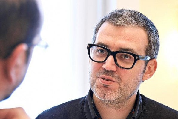 Oliver Reichenstein im Gespräch mit Redaktionsleiter Luca Caracciolo in München bei der UX Munich: „Seit dem wir auf unserer iA-Website Responsive Fonts nutzen, konnten wir eine längere Lesedauer messen.“ Oliver Reichenstein im Gespräch mit Redaktionsleiter Luca Caracciolo in München bei der UX Munich: „Seit dem wir auf unserer iA-Website Responsive Fonts nutzen, konnten wir eine längere Lesedauer messen.“