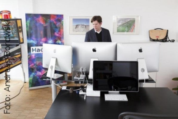 Überraschend bunt sieht es in Lars Hinrichs' Büro bei HackFwd aus. Von hier aus fördert er technikgetriebene Startups.