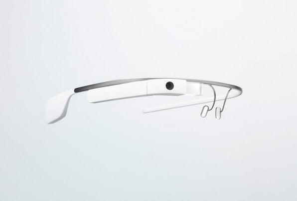 Google Glass ist ein winziger, tragbarer Rechner mit Recheneinheit, Lautsprecher, Mikrofon, Bluetooth- und WLAN-Antenne sowie GPS-Sensor.