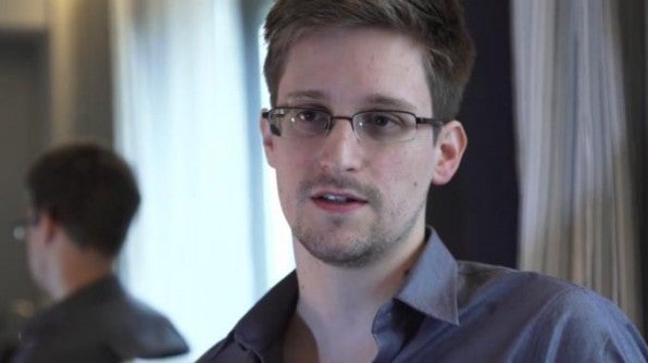 Edward Snowden deckte den PRISM-Skandal auf. Wer übernimmt Verantwortung, wenn Technologie beginnt, ein Eigenleben zu führen? – Mercedes Bunz meint: „Wir haben die freie Wahl, aber auch die Verantwortung für den Einsatz bestimmter Technologien. Das ist bei PRISM nicht anders als bei einem Schießgewehr.“