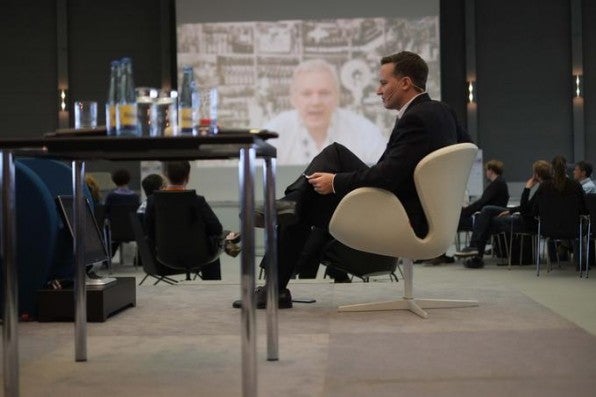 ConventionCamp 2012: Richard Gutjahr interviewte Assange nach dessen Keynote. Heute wirken die Aussagen von Assange gar nicht mehr paranoid.  
