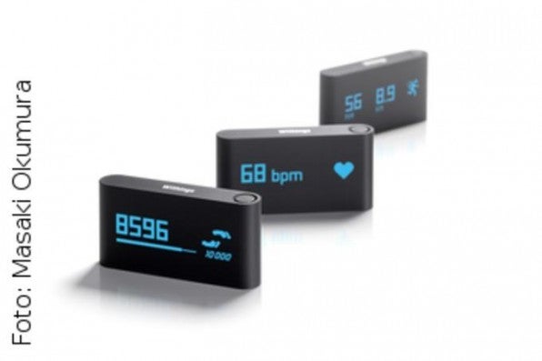 Der smarte Activity-Tracker von Withings namens Pulse verbindet sich per WLAN oder Bluetooth mit dem Smartphone und liefert einfache grafische Bewegungsanalysen. 