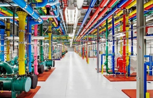 Rechenzentrum von Google: Laut Phil Zimmermann hat der Web-Konzern erst kürzlich damit angefangen, Daten zu verschlüsseln, die zwischen seinen Rechenzentren hin- und hergeschickt werden.