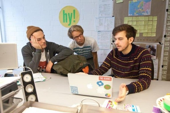 Aydo Schosswald sitzt mit seinem Startup im Berliner Betahaus.