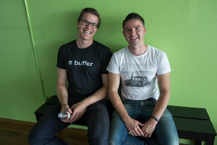 Geben offen Auskunft über die eigenen Gehälter – und die der Mitarbeiter: Buffer-Gründer Leo Widrich und Joel Gascoigne (Foto: Scott Beale / Laughing Squid).