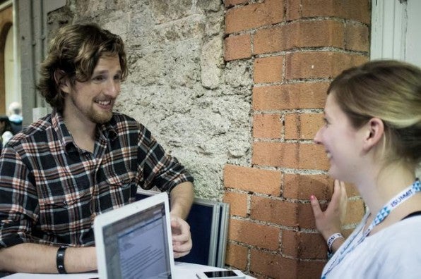 In Sachen moderne Webtechnologien findet Mullenweg aktuell vor allem Node.js spannend. Hier im Gespräch mit t3n-Redakteurin Lea Weitekamp. In Sachen moderne Webtechnologien findet Mullenweg aktuell vor allem Node.js spannend. Hier im Gespräch mit t3n-Redakteurin Lea Weitekamp.