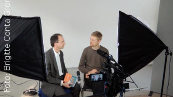 Videoproduktion mit erschwinglichen Mitteln: Solopreneur Thomas Bröker (rechts) im Gespräch mit Ehrenfried Conta Gromberg von Smart Business Concepts.