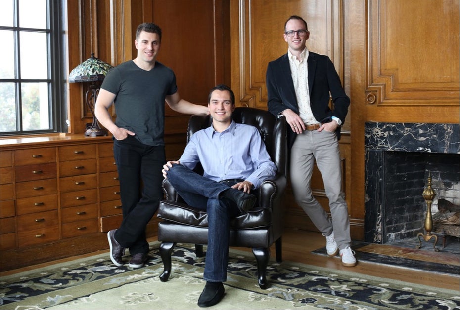 Airbnb-Gründer Chesky, Blecharczyk, Gebbia (v.l.): Eine selbst gebaute Schnittstelle zum Anzeigenportal Craigslist machte das Unternehmen schlagartig bekannt.