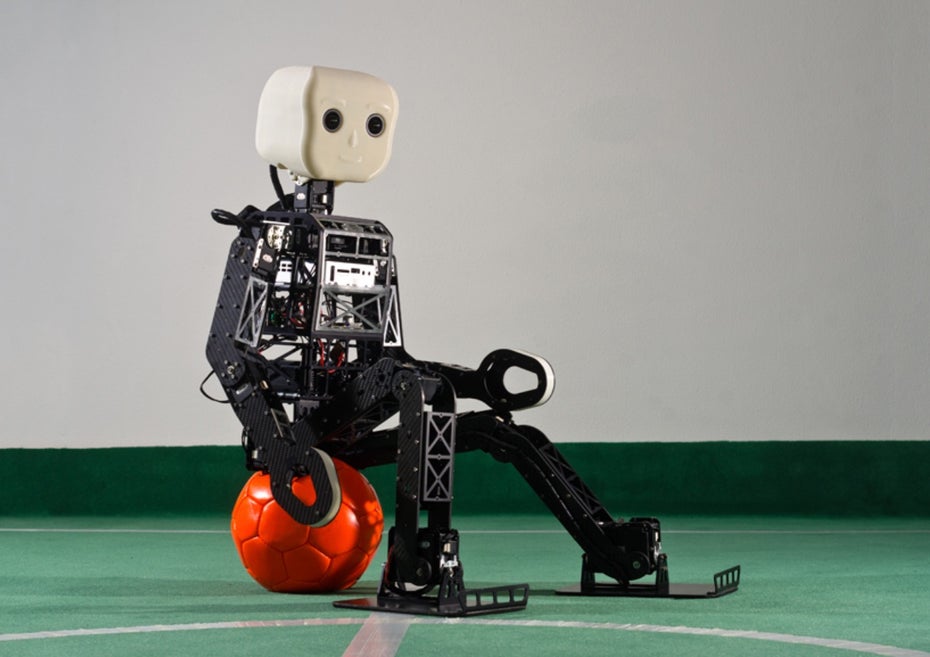 Der Bonner Roboter NimbRo kommt auch in komplexeren Umfeldern zurecht. Für klassische Hausarbeiten taugt aber auch er noch lange nicht.