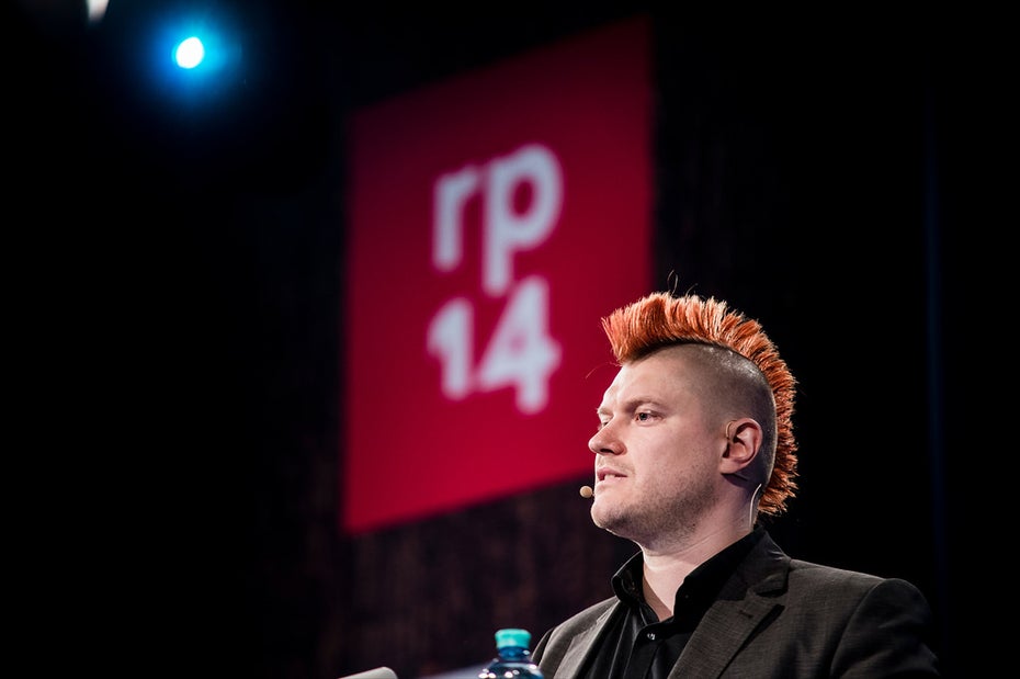 Auf der diesjährigen re:publica hat Sascha Lobo der Netzgemeinde in seiner „Rede zur Lage der Nation“ Versagen vorgeworfen und sie dazu aufgefordert, mehr gegen die Überwachung mit dem Internet zu tun. (Foto: Markus Henkel)