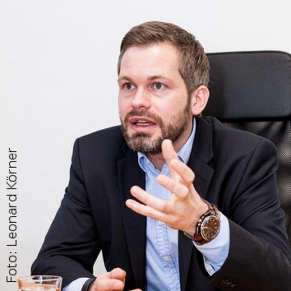 René Büst, Senior-Cloud-Analyst bei Crisp Research, ist davon überzeugt, dass wir Deutschen den Fehler machen, das Thema „Datenhoheit“ zu sehr in den Vordergrund zu rücken und dabei oftmals vergessen, weshalb sich die Nutzer für Dienste wie Google entscheiden: „Design und (...) Usability. Beides kann Google hervorragend und es ist kostenlos. René Büst, Senior-Cloud-Analyst bei Crisp Research, ist davon überzeugt, dass wir Deutschen den Fehler machen, das Thema „Datenhoheit“ zu sehr in den Vordergrund zu rücken und dabei oftmals vergessen, weshalb sich die Nutzer für Dienste wie Google entscheiden: „Design und (...) Usability. Beides kann Google hervorragend und es ist kostenlos.