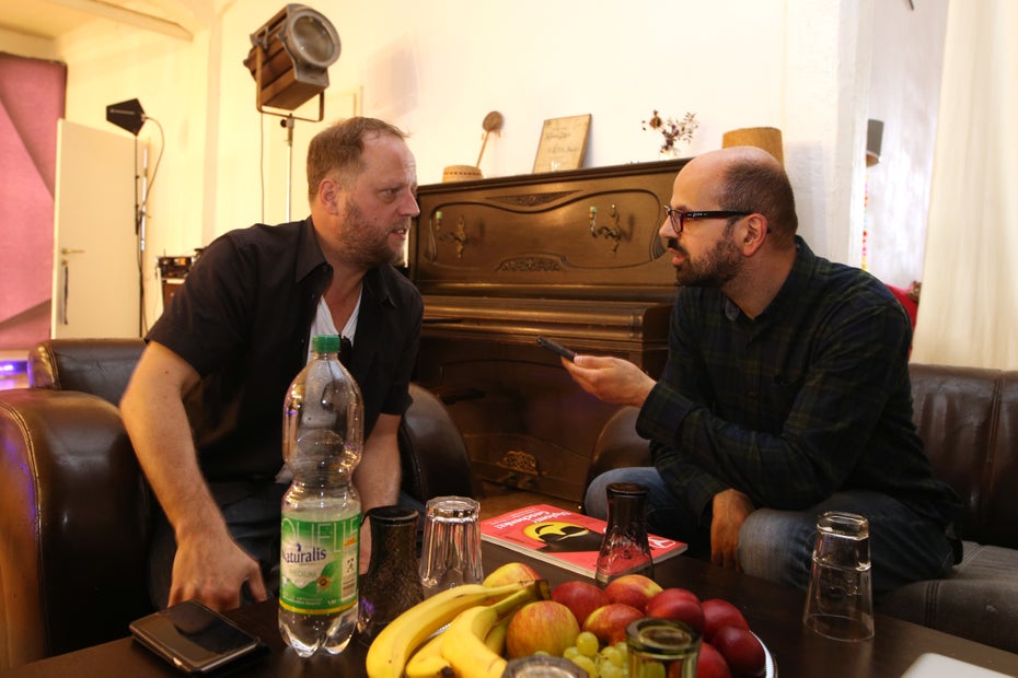 Print-Chefredakteur Luca Caracciolo im Gespräch mit Smudo in Hamburg: „VR wird zu komplett neuen Spielerlebnissen führen.“ (Foto: Jörn Pollex für Syfy)