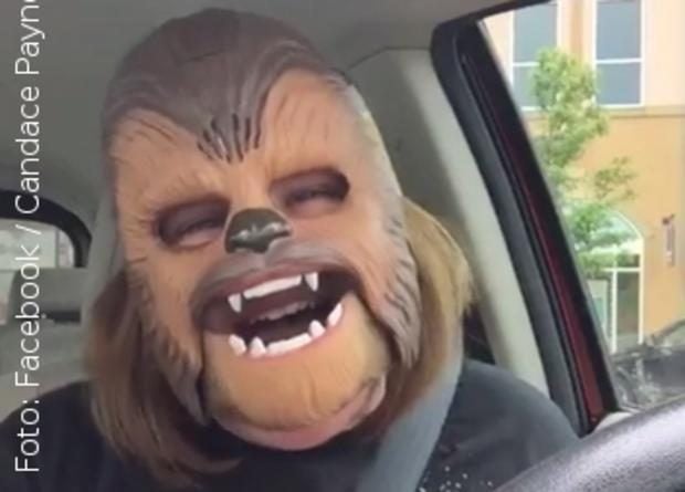 Mehr als 150 Millionen Views hat das Facebook-Live-Video von Candace Payne erreicht. Damit ist der rund vierminütige Clip das erfolgreichste Facebook-Video. Mehr als 150 Millionen Views hat das Facebook-Live-Video von Candace Payne erreicht. Damit ist der rund vierminütige Clip das erfolgreichste Facebook-Video.
