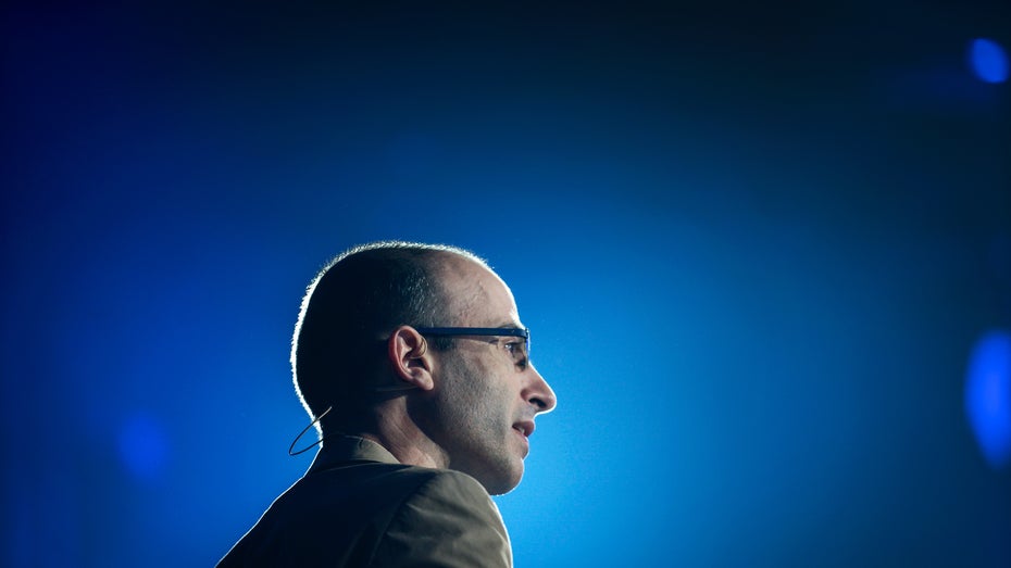 Yuval Noah Harari: „KI und Biotech könnten uns von unserer Säugetierform befreien“ Yuval Noah Harari: „KI und Biotech könnten uns von unserer Säugetierform befreien“