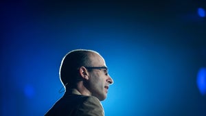 Yuval Noah Harari: „KI und Biotech könnten uns von unserer Säugetierform befreien”