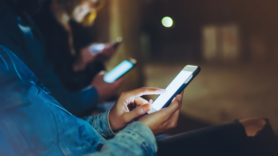 Generation Newsfeed: Wie groß ist die Schuld von Facebook an der Polarisierung wirklich? Generation Newsfeed: Wie groß ist die Schuld von Facebook an der Polarisierung wirklich?