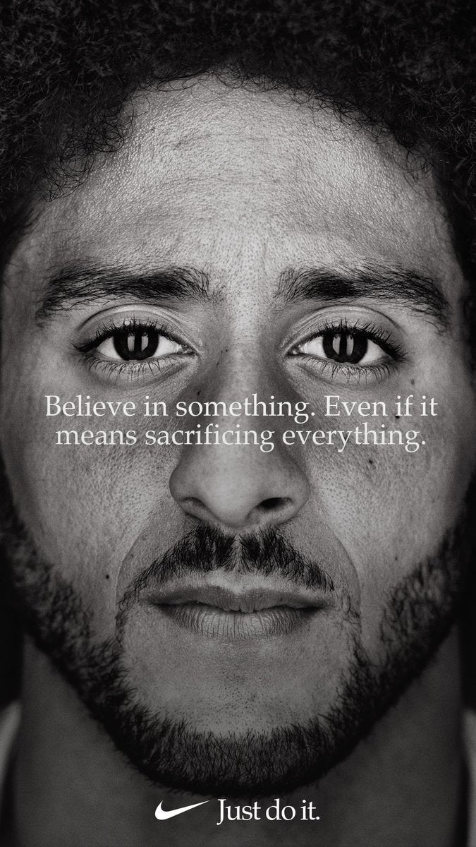 Mit Colin Kaepernick als Testimonial handelte sich Nike neben vielen positiven Reaktionen auch einen gewaltigen Shitstorm ein und machte Haltung im Marketing zu einem Trend. (Abbildung: Nike)