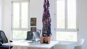 Warum „Fit im Office” mehr ist als Yogaübungen am Schreibtisch
