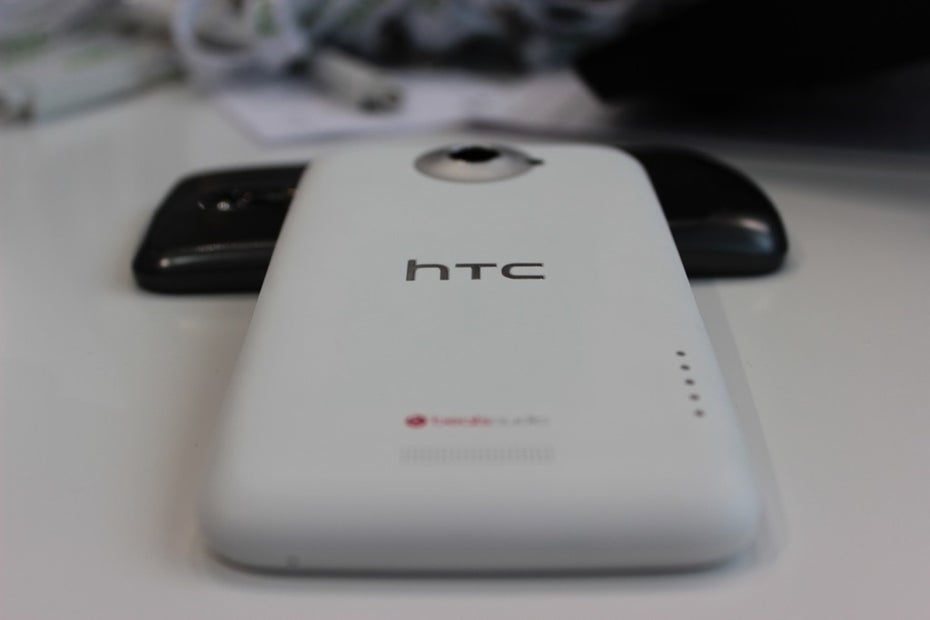 HTC-One-X-back2 HTC-One-X-back2