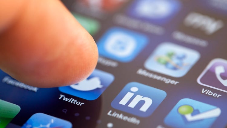 Der Microblogging-Dienst lässt sich durch zahlreiche Twitter-Tools erweitern. (©iStockphoto.com/MicroWorks) Die besten Twitter-Tools für bessere Inhalte, mehr Einfluss und Reichweite