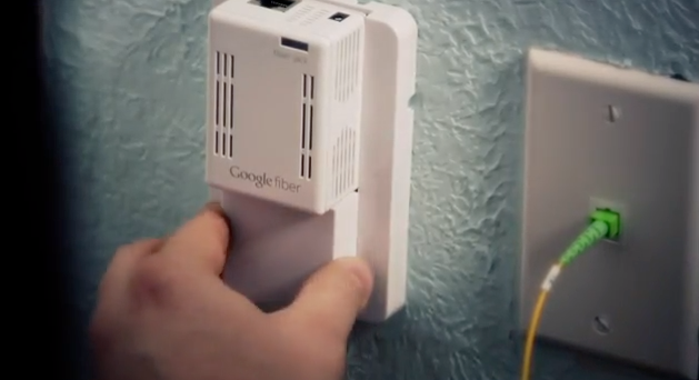 Mit der "Google Fiber Jack"-Box bekommt man einen Zugang zur Hochgeschwindigkeits-Glasfaser-Leitung. (Screenshot : Google Fiber Video)