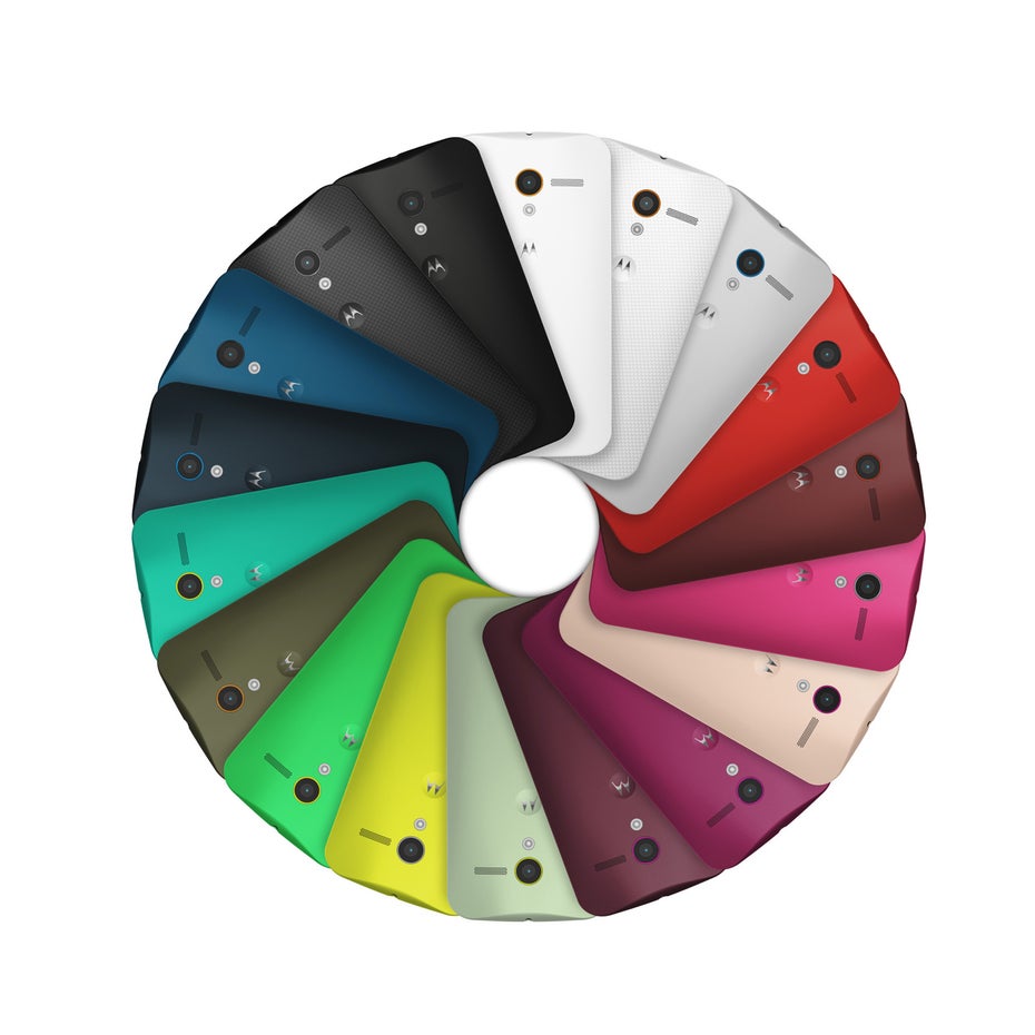 Hier zeigen sich die 18 verschiedenen Farbvarianten für die Rückseite des Motorola Moto X.