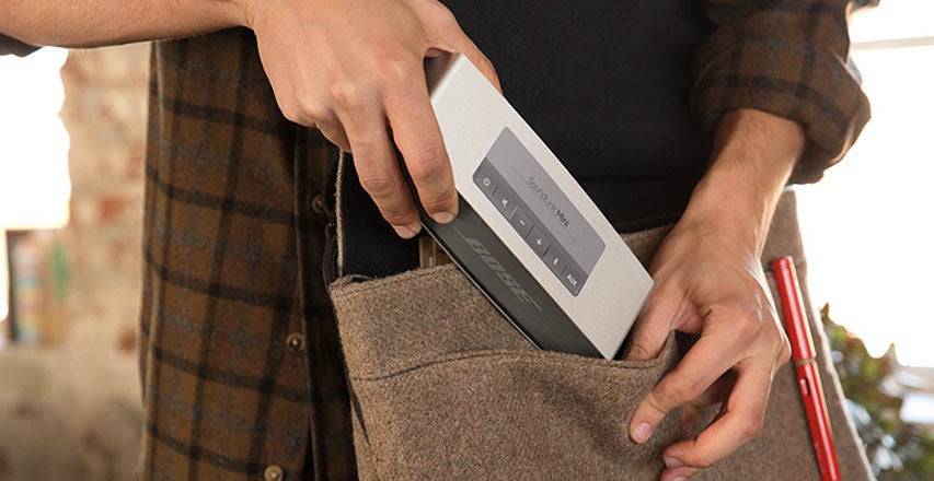 Bluetooth-Speaker eignen sich nicht nur für die eigenen vier Wände. Viele Lautsprecher lassen sich auch einfach mitnehmen. (Bild: Bose)