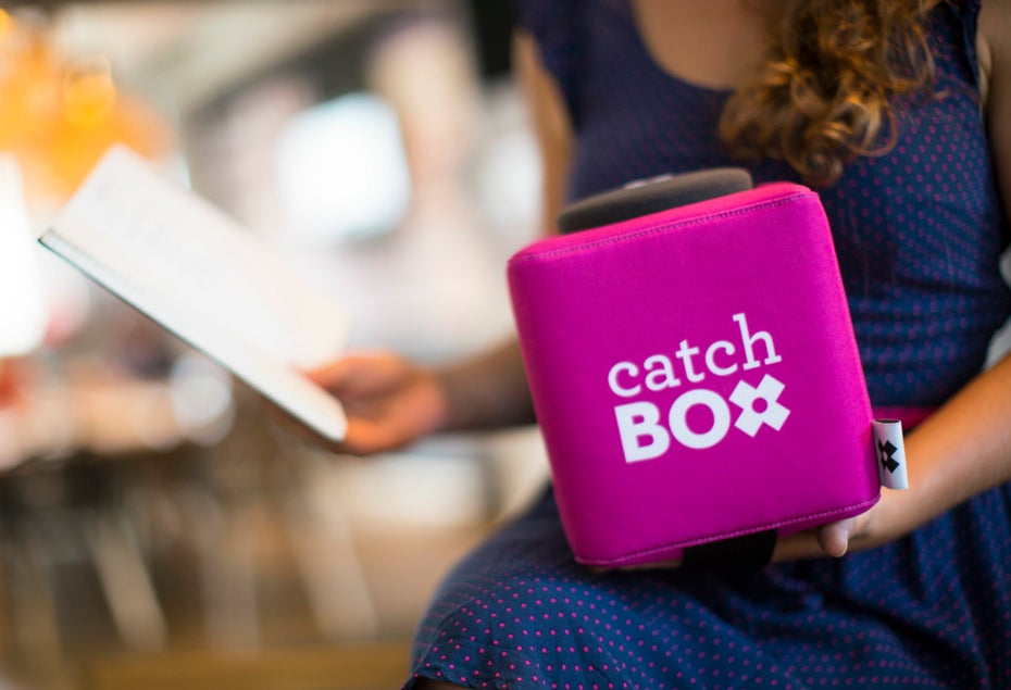Die Catchbox ist ein „flugfähiges“ Mikrofon, das Zuhörer besser zum Mitmachen animieren soll. (Foto: Catchbox)