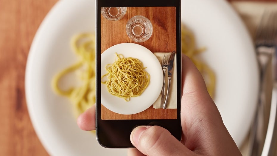 Ständige Erreichbarkeit kann sich schnell in Stress verwandeln. Es gibt Situationen, in denen es befreiend sein kann, das Smartphone einfach mal abzuschalten. (Foto: © martiapunts - Fotolia.com)