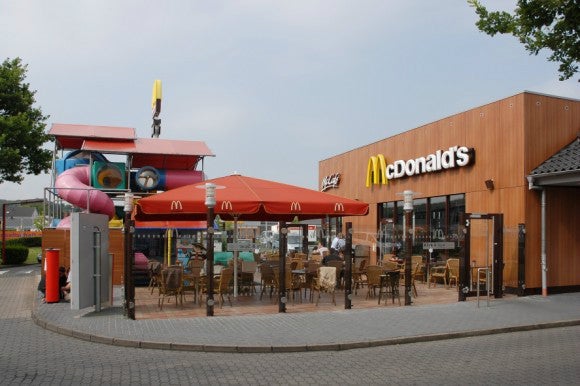 McDonalds liefert in Osnabrück fast alles: Menüs, Burger, Eiscreme. Die Liefer-Speisekarte haben wir für euch weiter unten verlinkt. (Screenshot: McDonald's Eckstein)