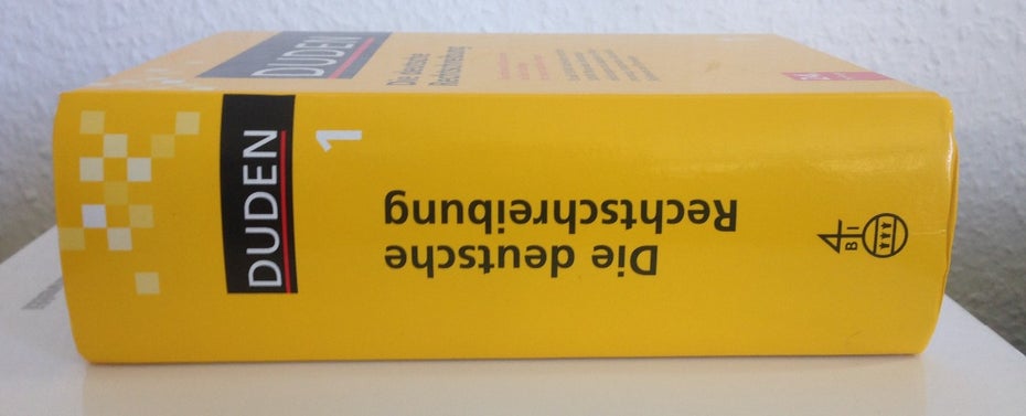 Der Duden ist die erste Anlaufstelle für alle Fragen zur Rechtschreibung und Grammatik. (Bild: Timo Stoppacher)