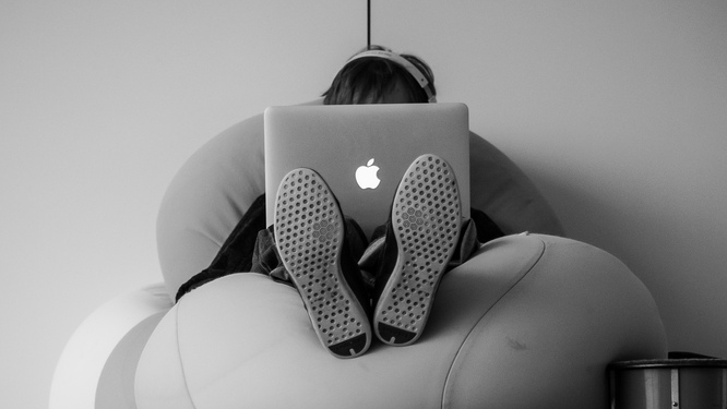 5 Design-Podcasts, die Kreative unbedingt abonnieren sollten 5 Design-Podcasts, die Kreative unbedingt abonnieren sollten