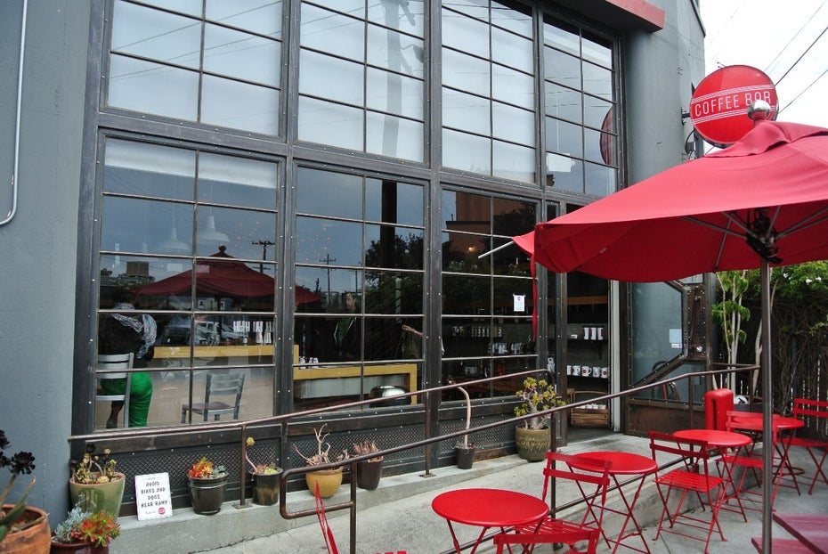 Webworking in San Francisco: Die „Coffee Bar“ punktet mit einer behindertengerechten Ausstattung. (Bild: Andreas Weck)