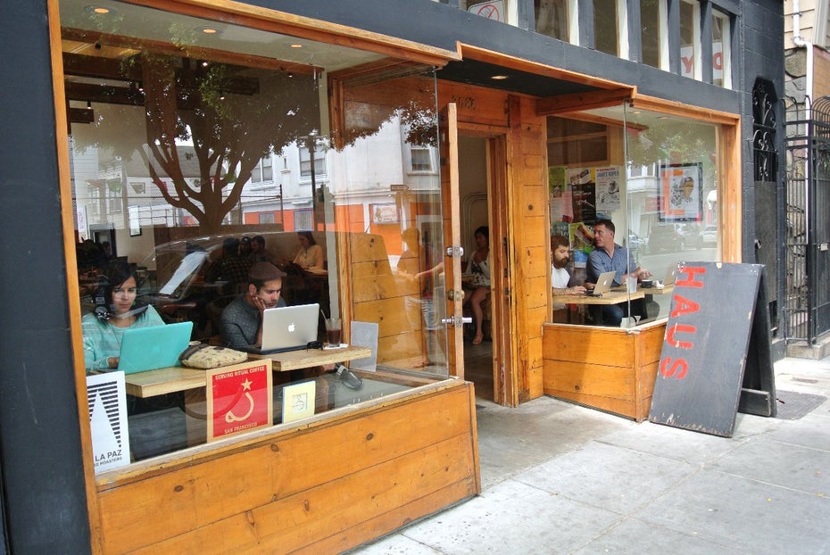 Webworking in San Francisco: Das „Haus“ in der 24th Street punktet mit einem angenehm ruhigen Außenbereich. (Bild: Andreas Weck)