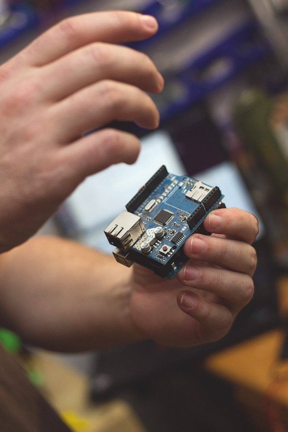 Ein Projekt von Mario Lukas: Ein Arduino-Board mit Netzwerk-Schnittstelle. (Foto: Jessica Borchardt)