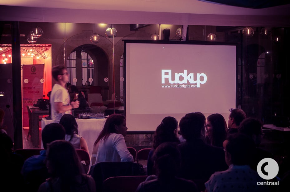 Auch in Deutschland wird immer öfter bei FuckUp-Nights über das Scheitern gesprochen. (Foto: Flickr/Faridh Mendoza)