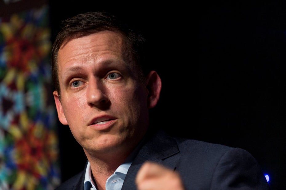 Peter Thiel: „Investoren übernachten eher in Fünf-Sterne-Hotels, weshalb sie Airbnb tendenziell unterschätzen.“ (Foto: Fortune Live Media, via flickr, Lizenz CC BY-ND 2.0)